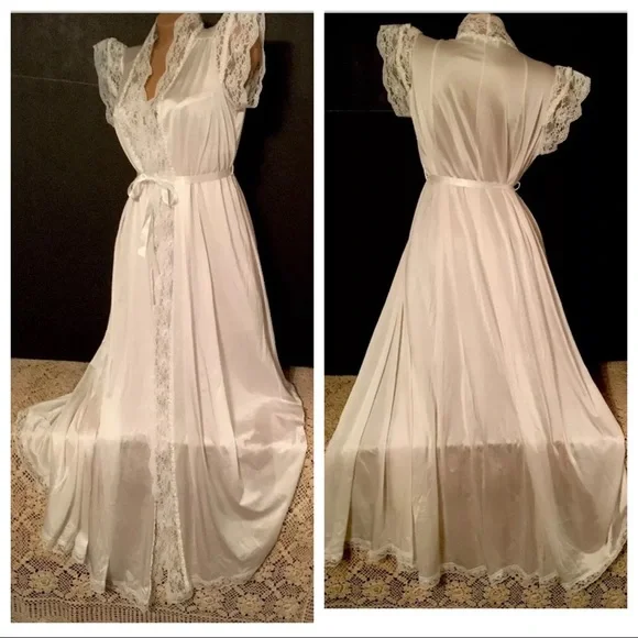 🎉🎊🎉HOST PIC🎊🎉🎊VTG Miss Elaine Peignoir Set Small White Nylon lace long gown Robe - Picture 3 of 16